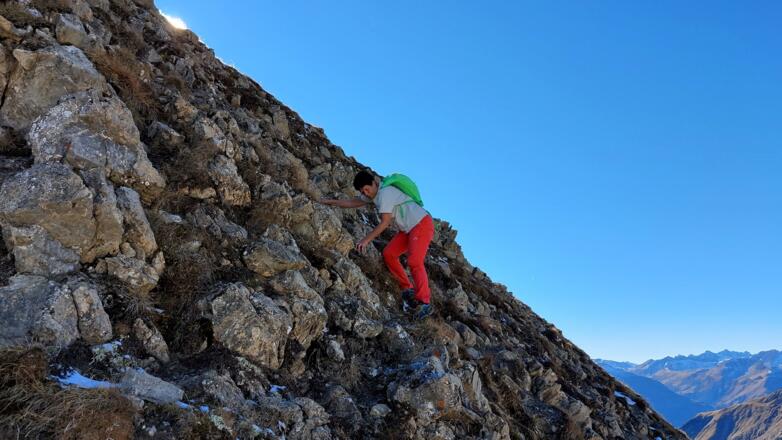 Ob mit dem Gesicht zum Tal oder zum Berg gewandt hängt vom Eigenkönnen und vom persönlichen Sicherheitsgefühl ab.