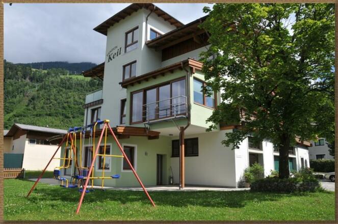 Garten mit Spielplatz