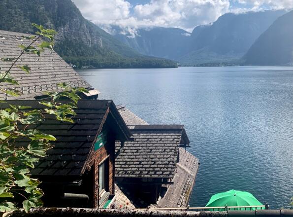 Hallstatt mit Blick auf den Hallstättersee vom Dr. Norton Weg aus
