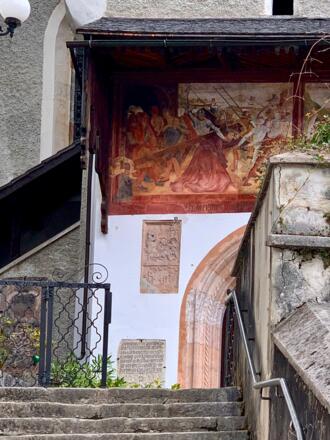 Hallstatt Aufgang zum Eingang der katholischen Kirche