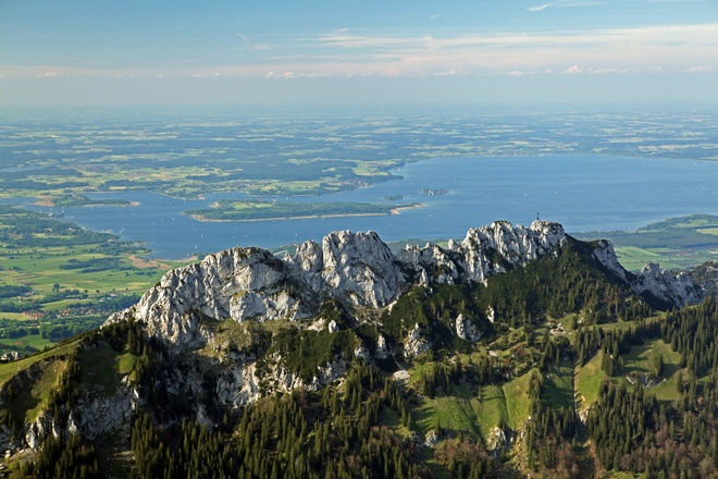 Kampenwand-Gipfel mit Chiemsee