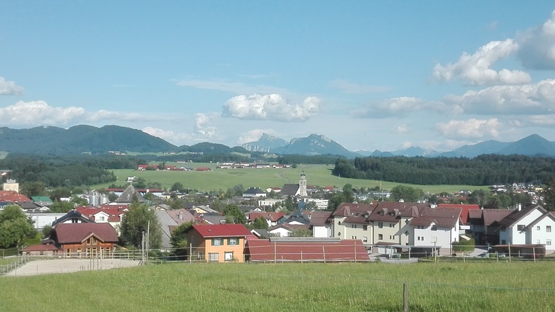 Blick von Waldprechting auf Seekirchen