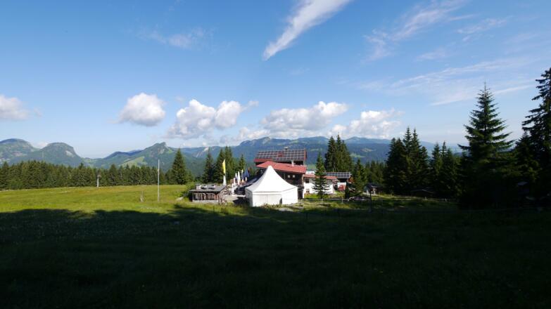 Das Berghaus am Söller befindet sich in herrlicher Aussichtslage unweit der Bergstation der Söllereckbahn.