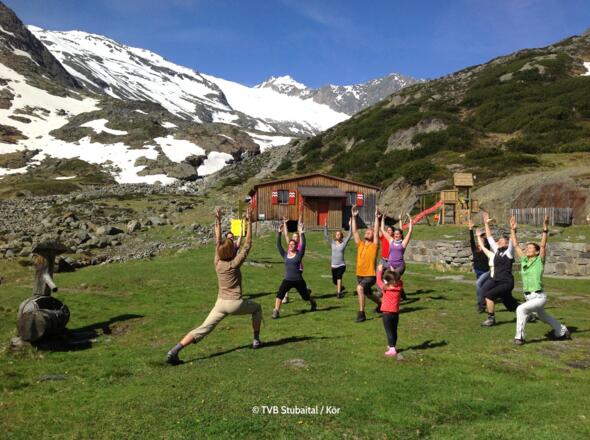 Yoga in den Bergen Energieplatz SulzenauhĂĽtte Stubaital