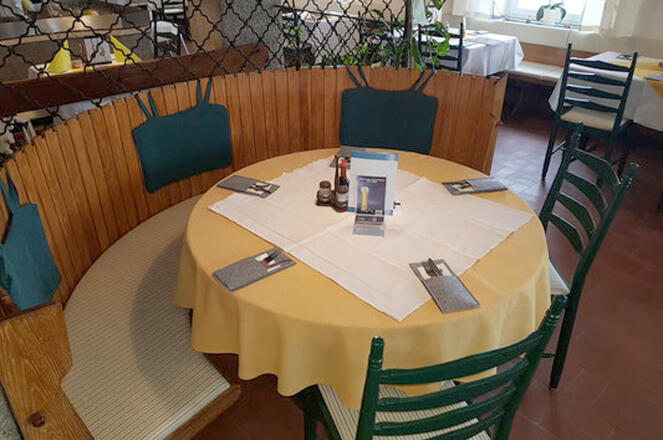 AZ gro%c3%9f Gasthaus Zum Donauwirt 02