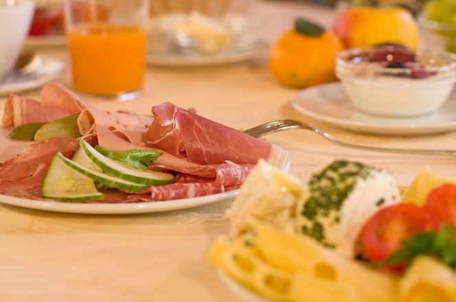 leckeres Frühstück    Pension Tina