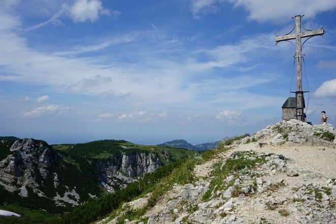 Gipfelkreuz Geigelstein mit Kapelle