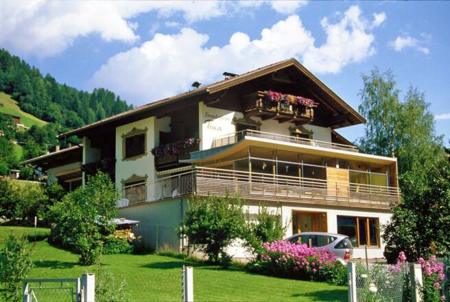 Hausansicht   Pension TIna