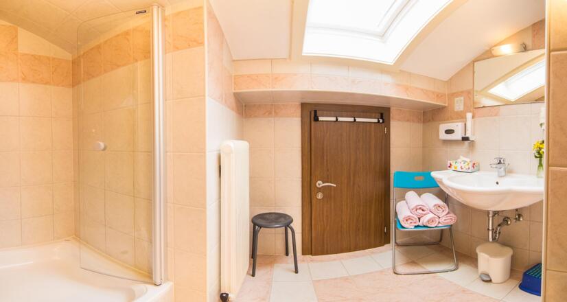 Apartment - Badezimmer   Pension Tina