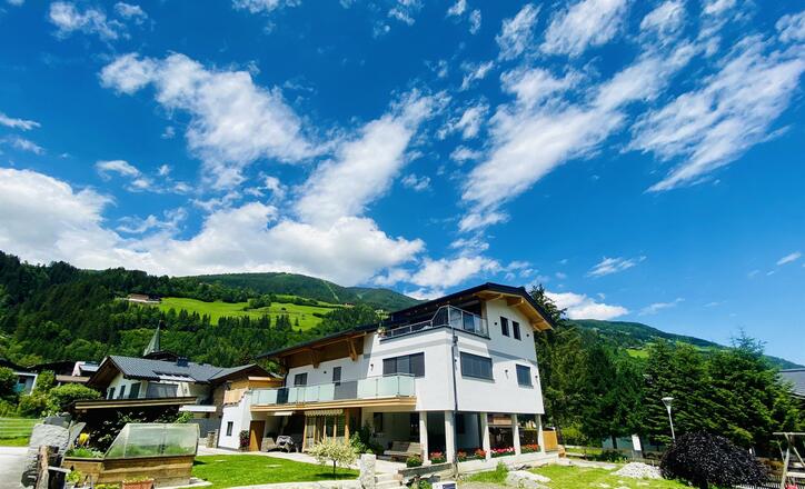 Haus mit Blick auf den Wildkogel