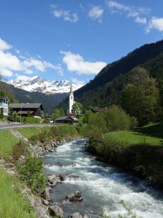 der litzbach mit lobspitz im hintergrund