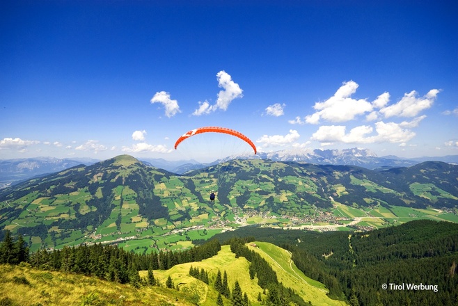 Paragleiten ĂŒber das Brixental