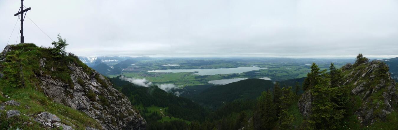 Blick vom Schönleitenschrofen zu den Seen
