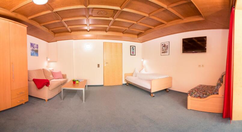 großes Dreibettzimmer   Pension Tina