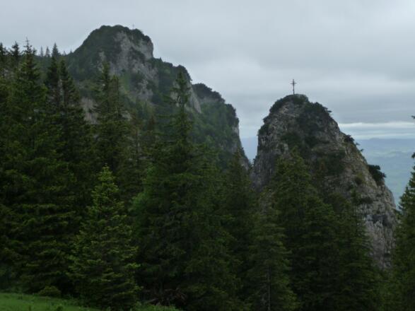 Latschenschrofen (links) und Franziskaner (rechts)