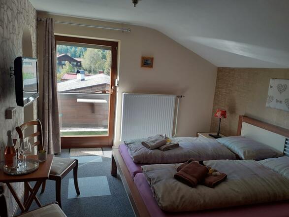 Dreibettzimmer mit Balkon