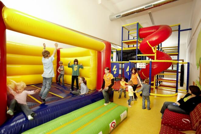 10 Spielräume mit insgesamt 800 m²