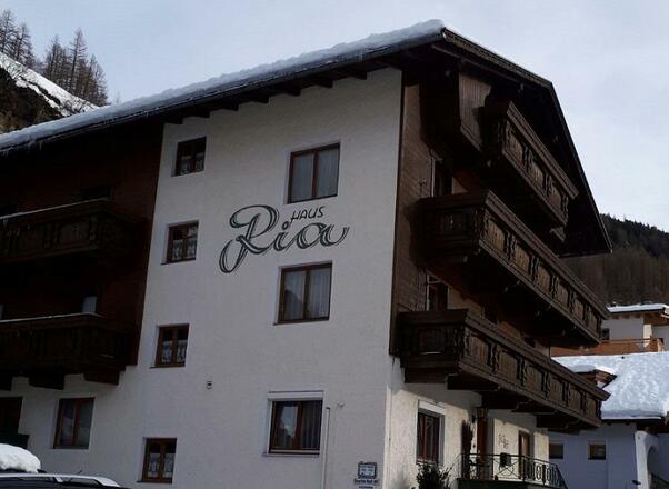 Haus Ria Winter vorne
