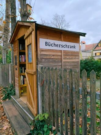 Bücherschrank am Herrgottseck
