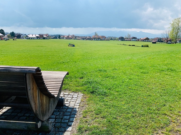 Blick auf Alpen und Beuerberg