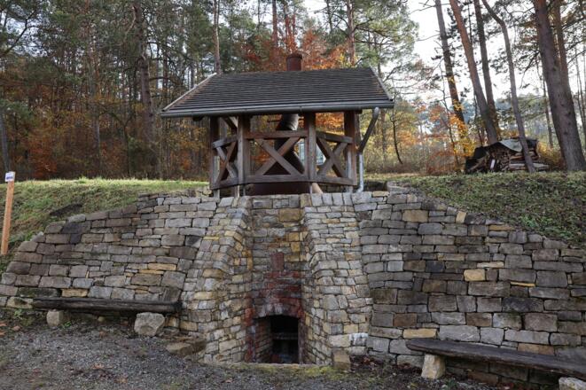 Kalkbrennofen am Wanderweg