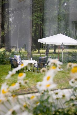 cafe draussen mit margarithen