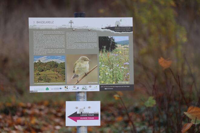 Hinweistafel am Wanderweg