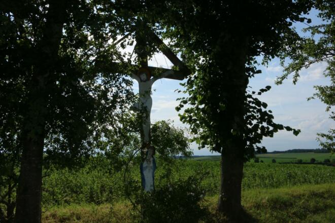 Christuskreuz am Wanderweg