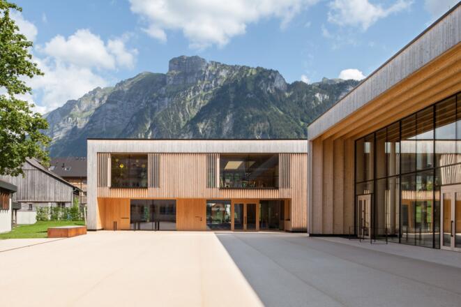 Kindergarten und Dorfsaal in Mellau mit Kanisfluh