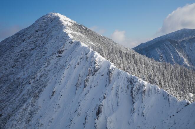 Blick vom Vorgipfel zum Hauptgipfel