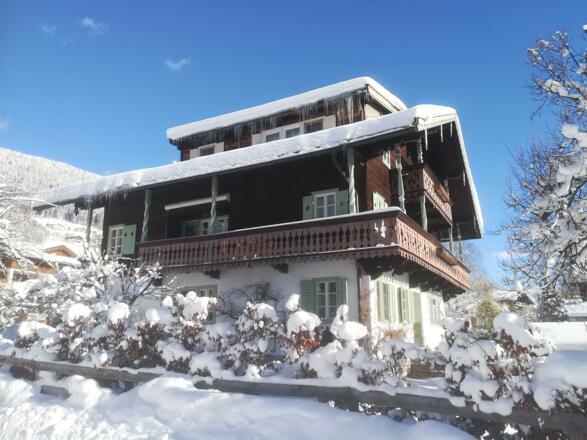 villa zeppelin zijkant sneeuw 2