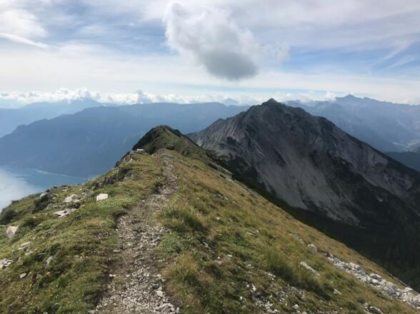 Der schöne, teils ausgesetzte Grat von der Seekarspitze zur Seebergspitze.