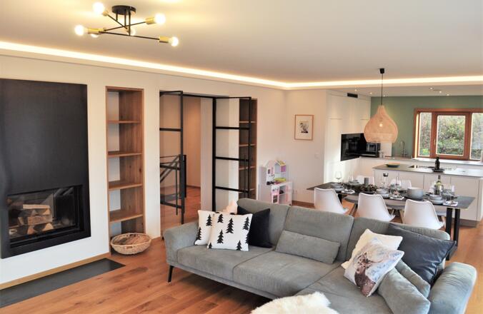 Wohnzimmer/Glastüren Richtung Flur