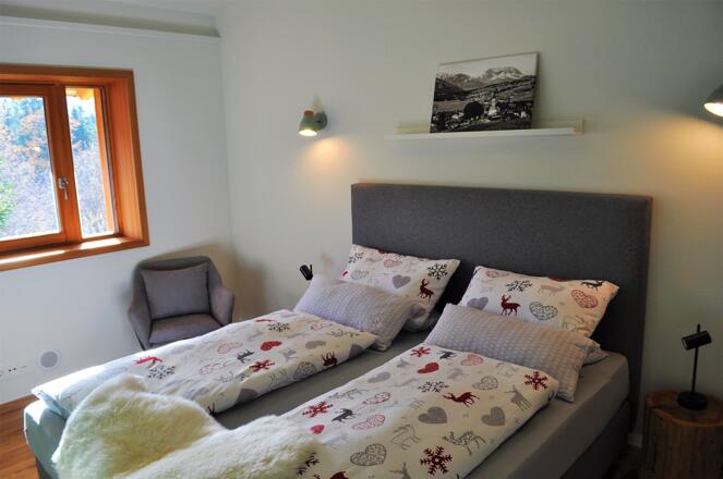 2. Schlafzimmer mit TV