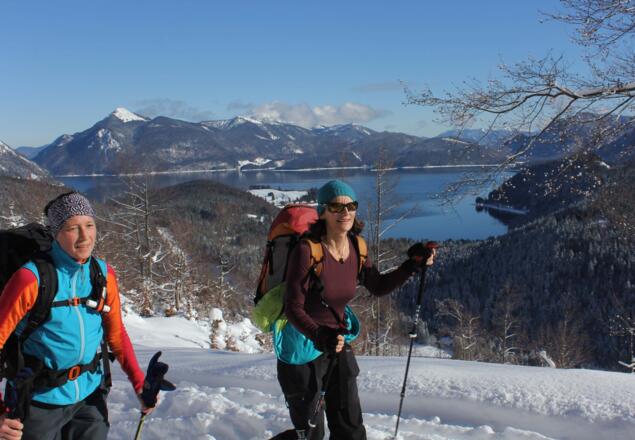Erste Blicke zum Walchemsee