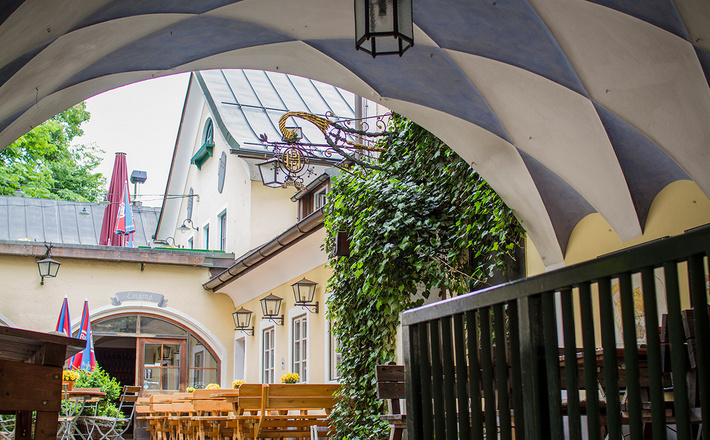 Der Innenhof des Bräustüberls im Hofbrauhaus Berchtesgaden