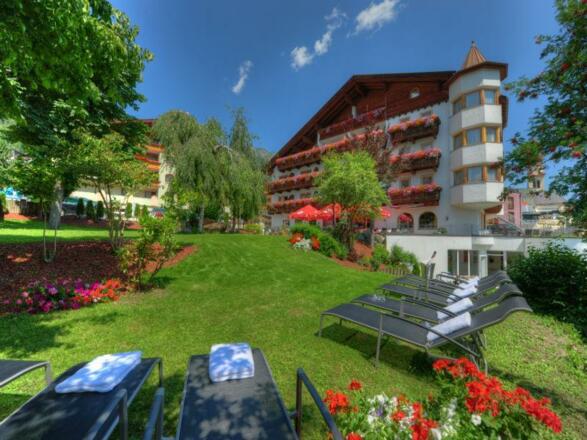 Das Posthaus stubai & smart Liegewiese 1