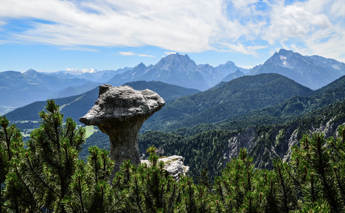 Blick über die Steinerne Agnes zu Watzmann und Hochkalter