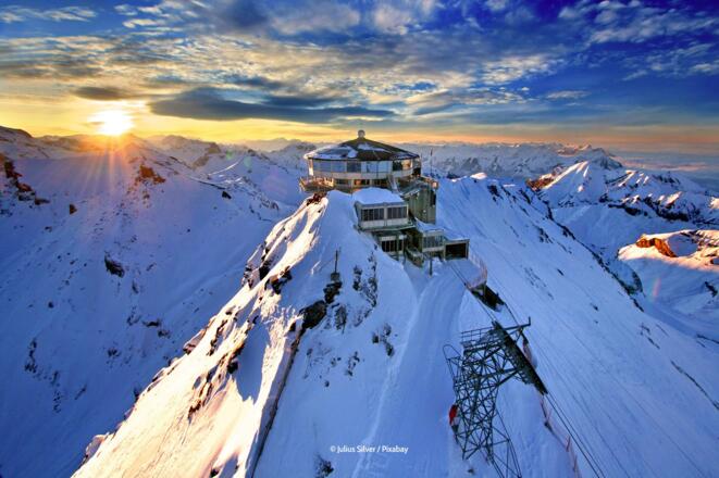 Gipfel Schilthorn in der Schweiz / Europa