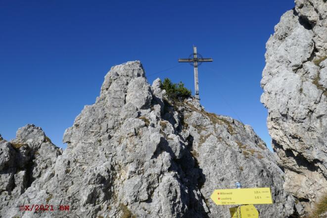 Zustieg zum Signalkopf vom AV-Weg 351 mit Hilfe der Eisenklammern