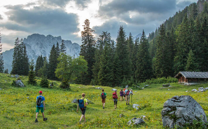 Wanderer auf der Mitteresialm