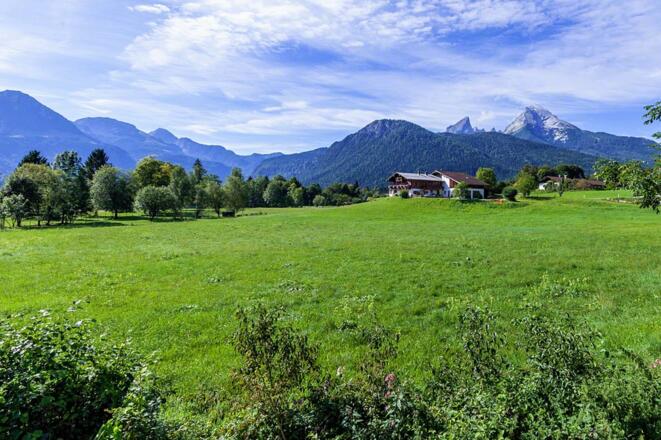 Unser Bauernhof mit Wiesen