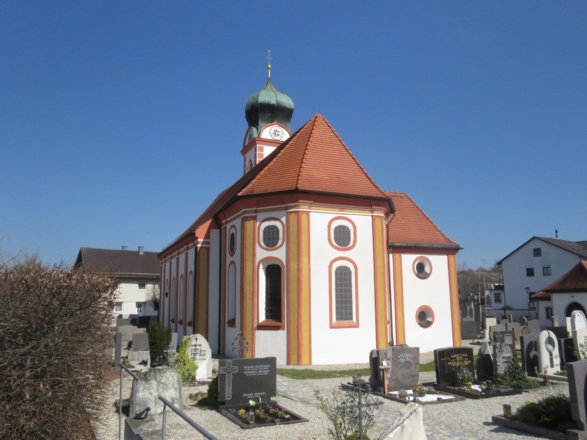 Außenansicht der Pfarrkirche St. Nikolaus von Myra