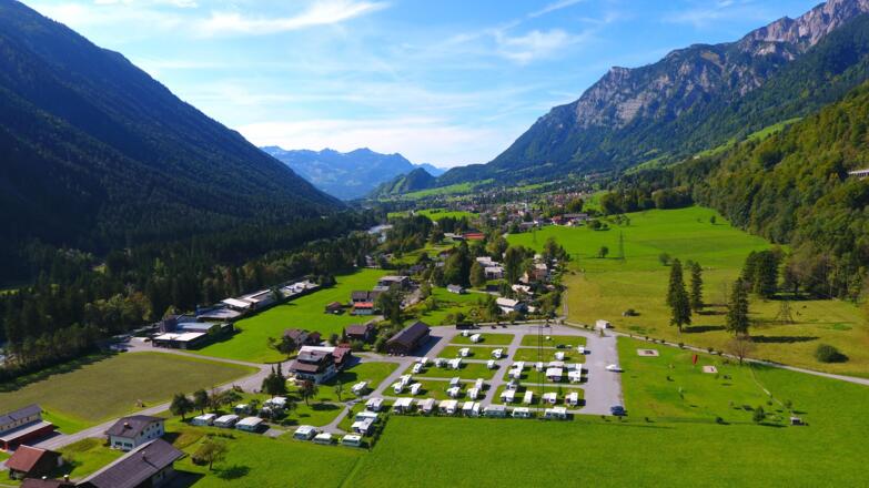 Luftaufnahme Landhaus mit Camping Richtung Bockber