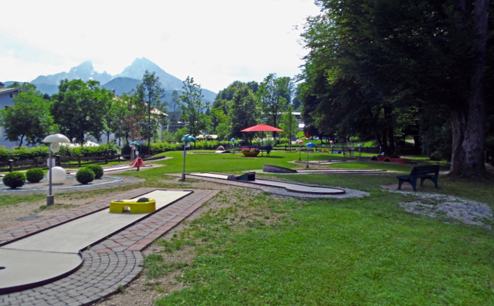 18 Bahnen Minigolf