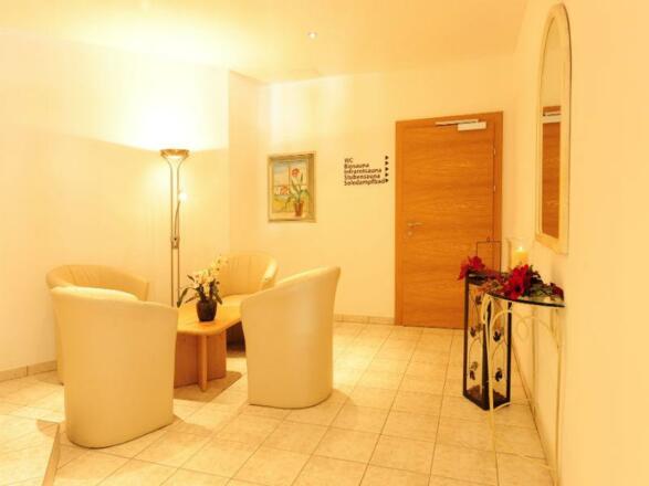 Das Posthaus stubai&smart Eingang Wellness