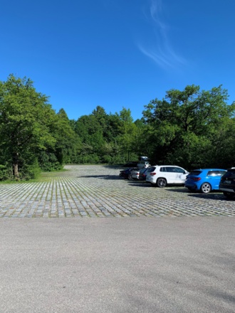Großer Parkplatz an der Regatta