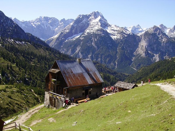 Die Plumsjochhütte