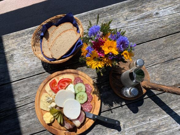 Stärkung auf der Lettlkaser Alm