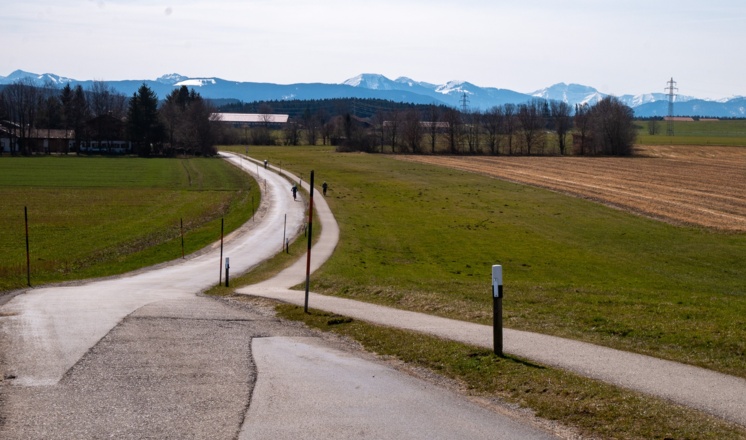 Die Straße von Holzkirchen nach Thann